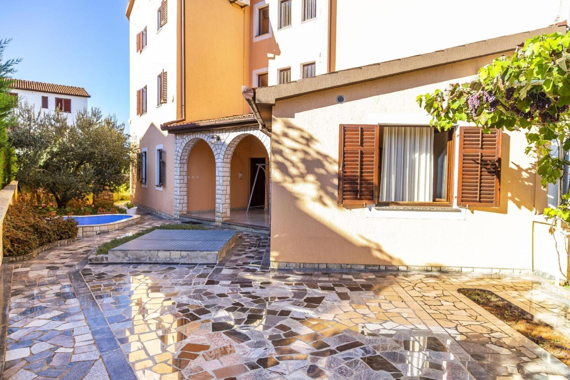 Apartments Mir Fazana Exterior photo